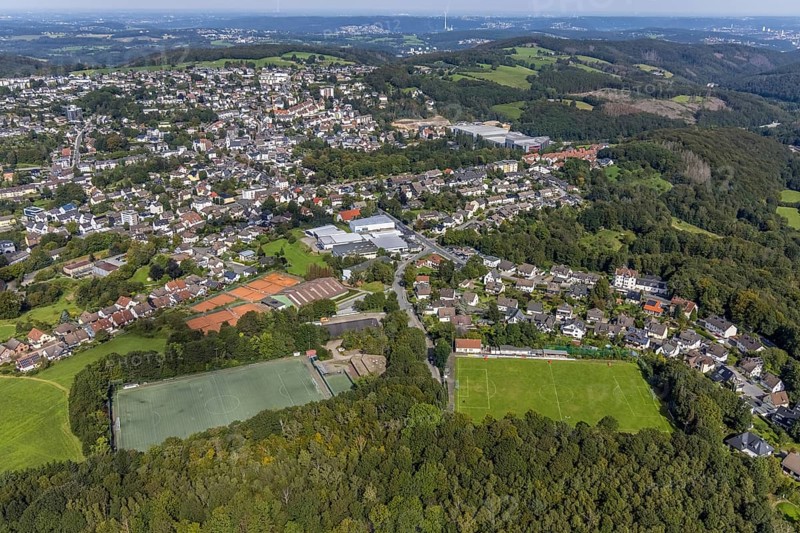 Aerial view, sports field FC Blau-Weiß Voerde and tennis courts TC Grün-Weiß Ennepetal in the district Voerde in Ennepetal, Ruhr area, North Rhine-Westphalia, Germany, DE, Ennepetal, Europe, football field, football stadium, aerial view, aerial photography, aerial photography, sports, sports facilities, sports field, sports facility, stadium, tennis, tennis facility, tennis courts, overview, bird's-eye view, overview