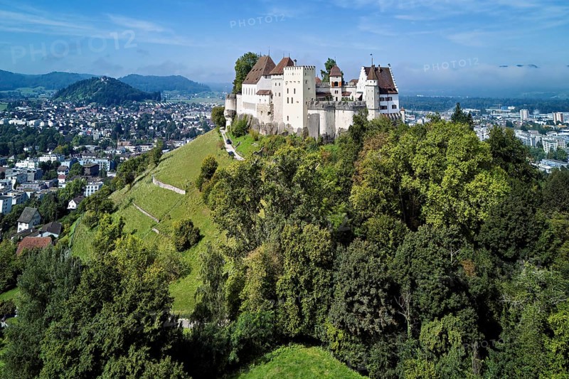 Castle of the Habsburgs, Kyburgers on an almost circular Molasse hill, Lenzburg, Canton Aargau, Switzerland
