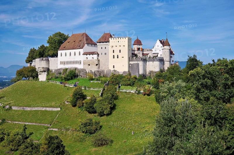 Castle of the Habsburgs, Kyburgers on an almost circular Molasse hill, Lenzburg, Canton Aargau, Switzerland