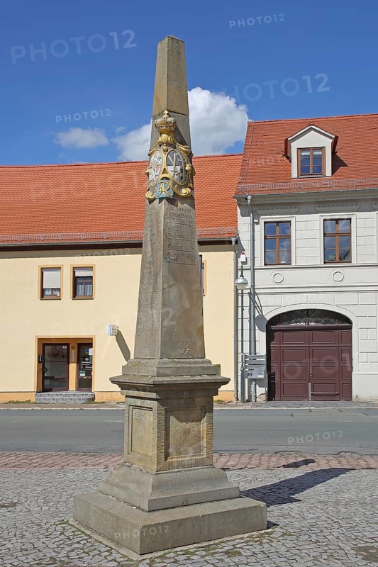 Electoral Saxon postal pillar, Electoral Saxon, distance pillar, market, Zörbig, Saxony-Anhalt, Germany