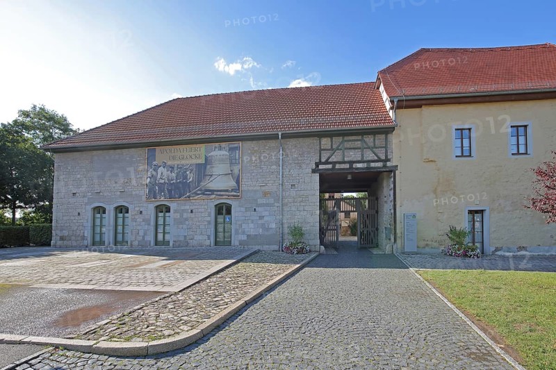 Castle built 16th century with banner for the celebration and anniversary of the bell, city administration, monument, city history, castle, Apolda, Thuringia, Germany