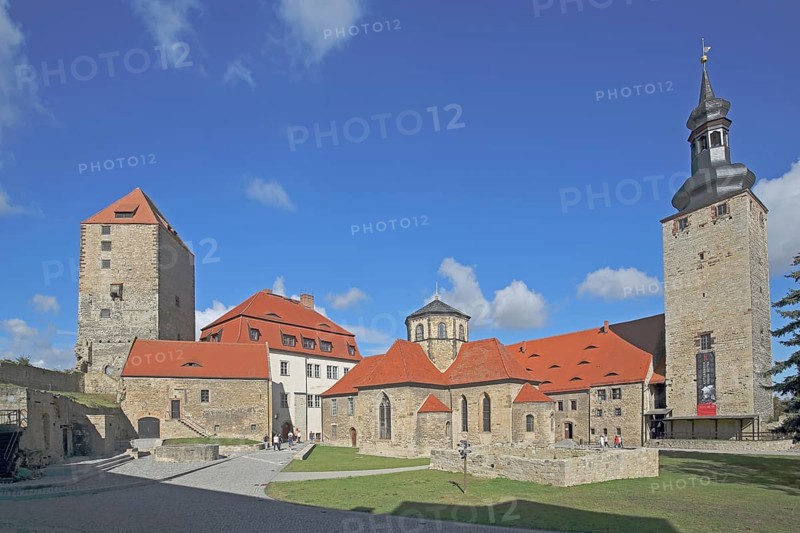 Inner courtyard with martyr's tower, Romanesque castle chapel built in the 10th century, Dicker Heinrich and Paris Tower, towers, fortress, castle, Querfurt, Romanesque Road, Saxony-Anhalt, Germany