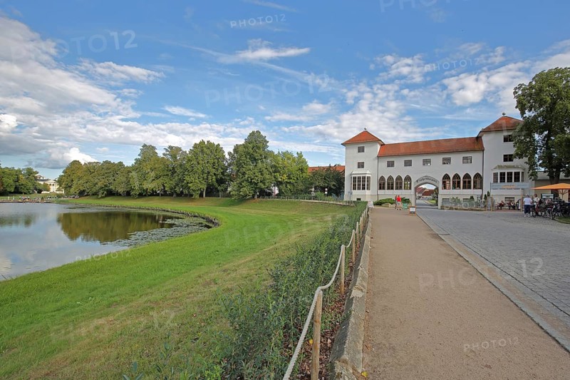 Restaurant Zum Eichenkranz and Lake Wörlitz, gatehouse, landscape, UNESCO, landscape park, Dessau-Wörlitz Garden Kingdom, Wörlitz, Saxony-Anhalt, Germany