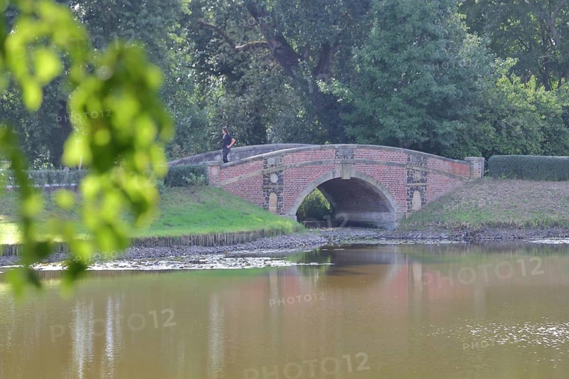 Friederiken Bridge on Lake Wörlitz, stone arch bridge, UNESCO, landscape park, Dessau-Wörlitz Garden Kingdom, Wörlitz, Saxony-Anhalt, Germany