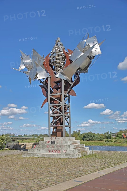 Sculpture Salt Flower by Anders Nyborg 1997, landmark, symbol for salt crystal, salt, stainless steel, iron, modern art, abstract art, large sculpture, Salzblumenplatz, Schönebeck, Saxony-Anhalt, Germany