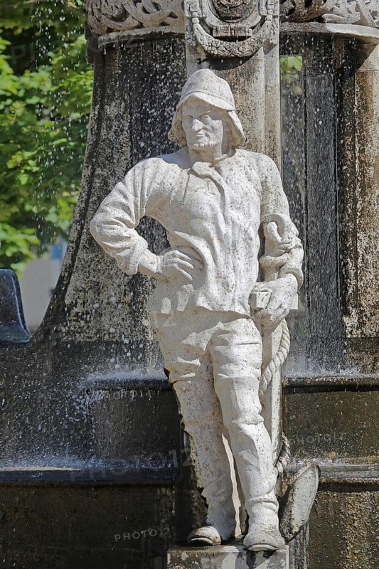 Miner at the market fountain, male figure with hammer and helmet, symbol, industry, sculpture, detail, market square, Schönebeck, Saxony-Anhalt, Germany