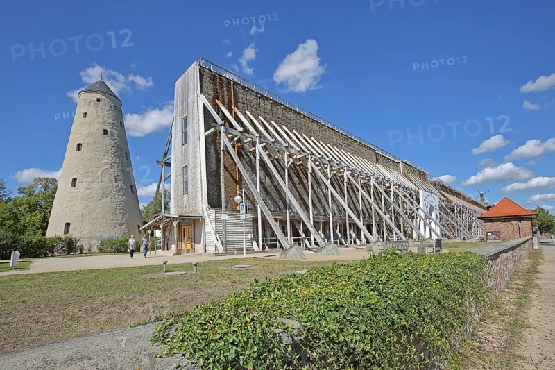 Conical brine tower built in 1776 and graduation tower, wedge-shaped, tower, spa gardens, brine park, Bad Salzelmen, Schönebeck, Saxony-Anhalt, Germany