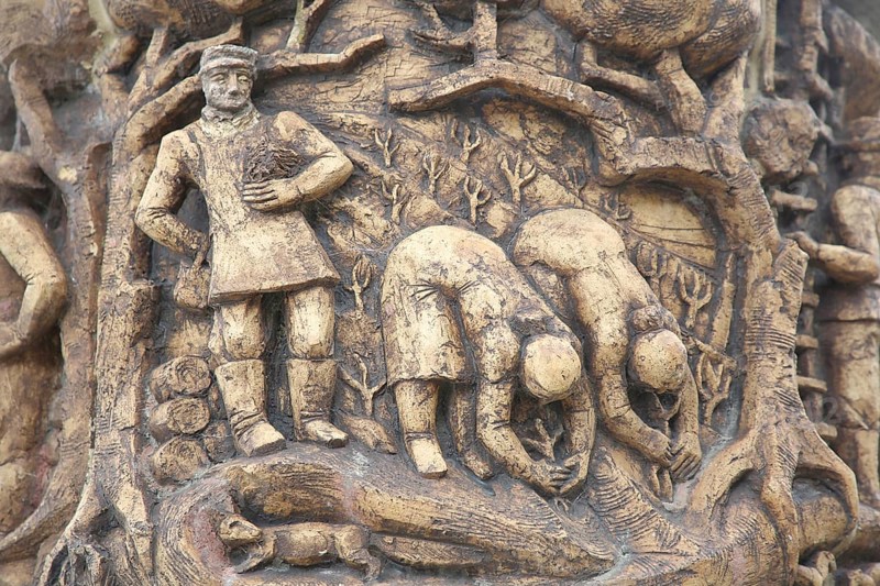 Relief at the market fountain, sculpture, farmers planting seedlings, gardener, sowing, sowing, horticulture, agriculture, planting, planting, growing, symbol, market square, Haldensleben, Saxony-Anhalt, Germany