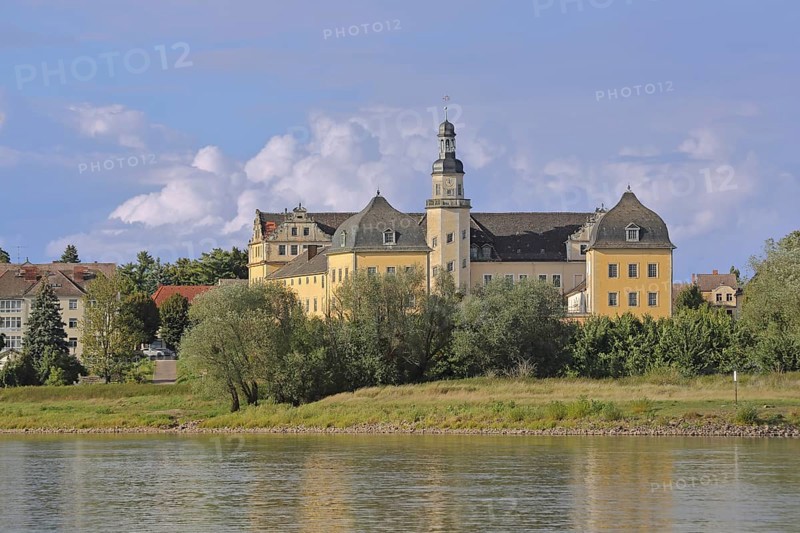 Castle on the banks of the Elbe, Elbe, Coswig, Fläming, Saxony-Anhalt, Germany
