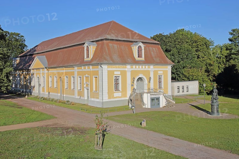 Baroque town hall and monument to Russian Tsarina and Empress Catherine the Great, castle garden, Zerbst, Fläming, Saxony-Anhalt, Germany