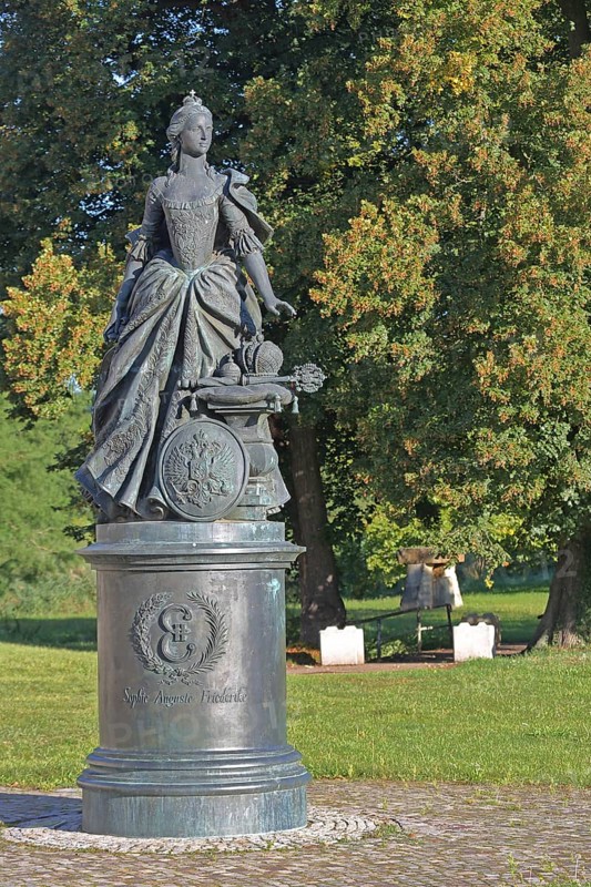 Monument to Russian Tsarina and Empress Catherine the Great by Michail Perejaslawez 2010, Sculpture, Modern Art, Nobility, Aristocracy, II, Castle Garden, Zerbst, Fläming, Saxony-Anhalt, Germany
