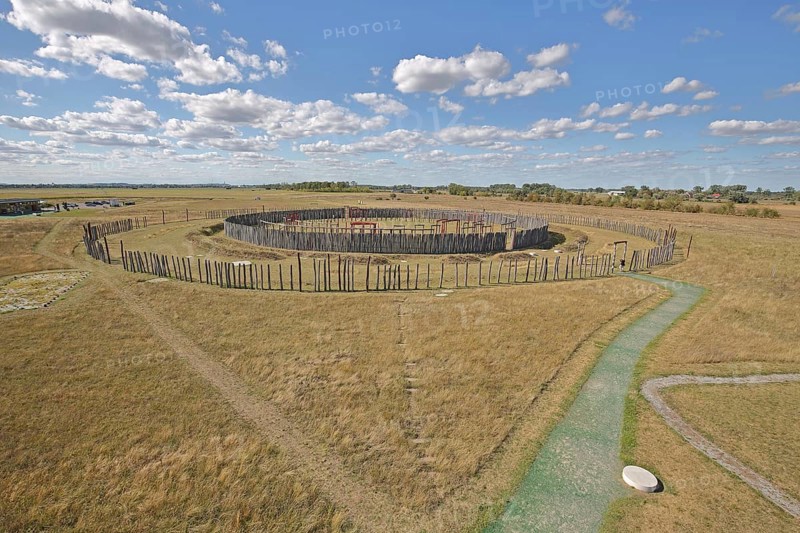 Archaeological reconstructed circular ditch from the Stone Age, Bronze Age, ring ditches, reconstruction, wooden beams, wooden posts, palisades, circle, view from above, ring sanctuary, Pömmelte, Zackmünde, Barby, Saxony-Anhalt, Germany
