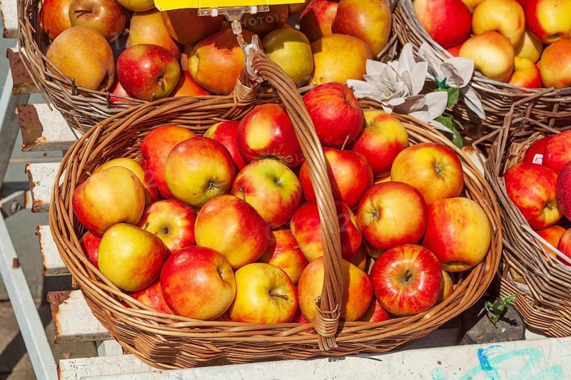 Fresh apples and fresh fruit in baskets in front of a greengrocer's shop, Bremen, Germany