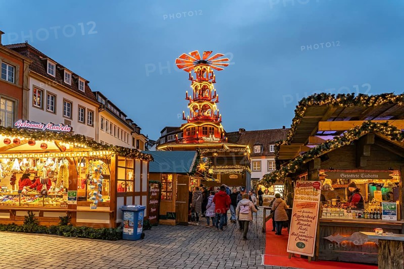 Christmas pyramid at the Paderborn Christmas market at dusk, Paderborn, North Rhine-Westphalia, Germany