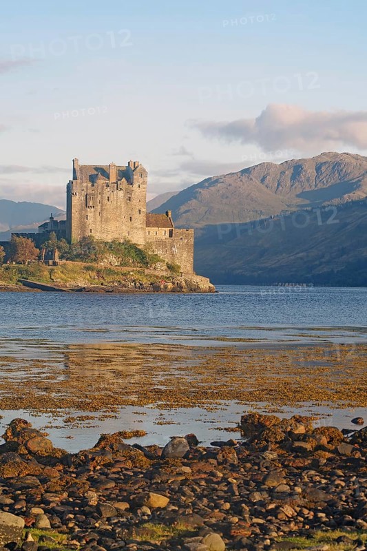 Historic castle on an inlet with dramatic mountains in the background, Eilean Donan Castle, Highlander, film set, Scotland, Great Britain