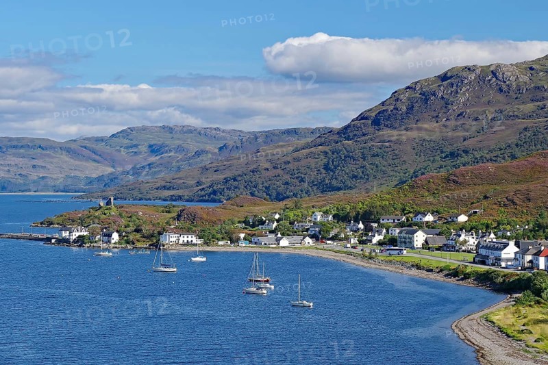 Coastal town with sailing boats at the harbour, mountains in the background, under blue sky, Kyle of Lochalsh, Isle of Skye, Scotland, Great Britain