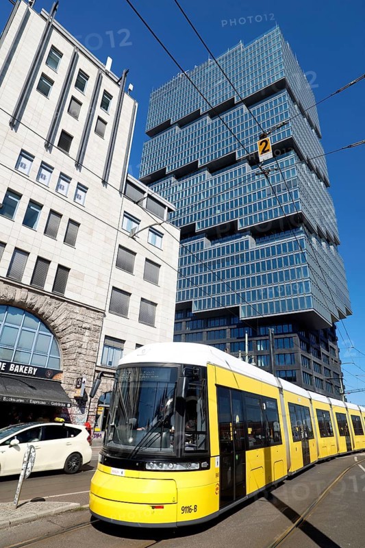 EDGE East Side Tower, Amazon Tower, Warschauer Brücke, Friedrichshain-Kreuzberg, Berlin, Germany, 11.09.2025 < english> EDGE East Side Tower, September 11, 2025