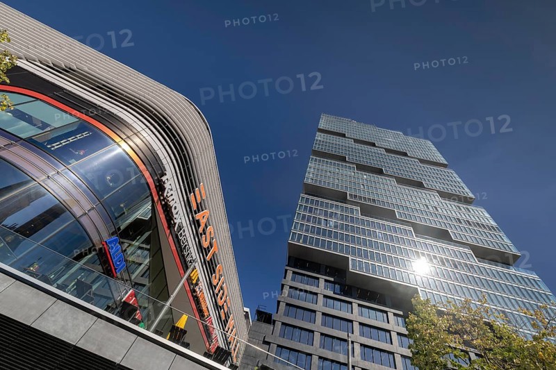 EDGE East Side Tower, Amazon Tower, with East Side Mall, Warschauer Brücke, Friedrichshain-Kreuzberg, Berlin, Germany, 11.09.2025 < english> EDGE East Side Tower, with East Side Mall, September 11, 2025