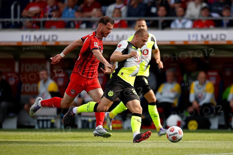 Football, Bundesliga 1, Matchday 3, 2025/2026, 1. FC Heidenheim vs. Borussia Dortmund, 13.09.2025, Voith-Arena, Heidenheim, Germany, Budu ZIVZIVADZE 1. FC Heidenheim 11 left in duel with Julian RYERSON Borussia Dortmund 26