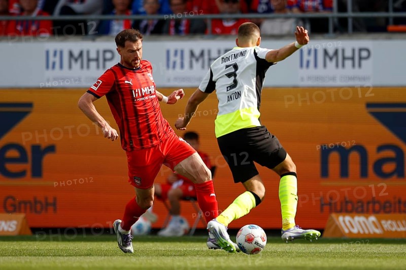 Football, Bundesliga 1, Matchday 3, 2025/2026, 1. FC Heidenheim vs. Borussia Dortmund, 13.09.2025, Voith-Arena, Heidenheim, Germany, Budu ZIVZIVADZE 1. FC Heidenheim 11 left in duel with Waldemar ANTON Borussia Dortmund 3