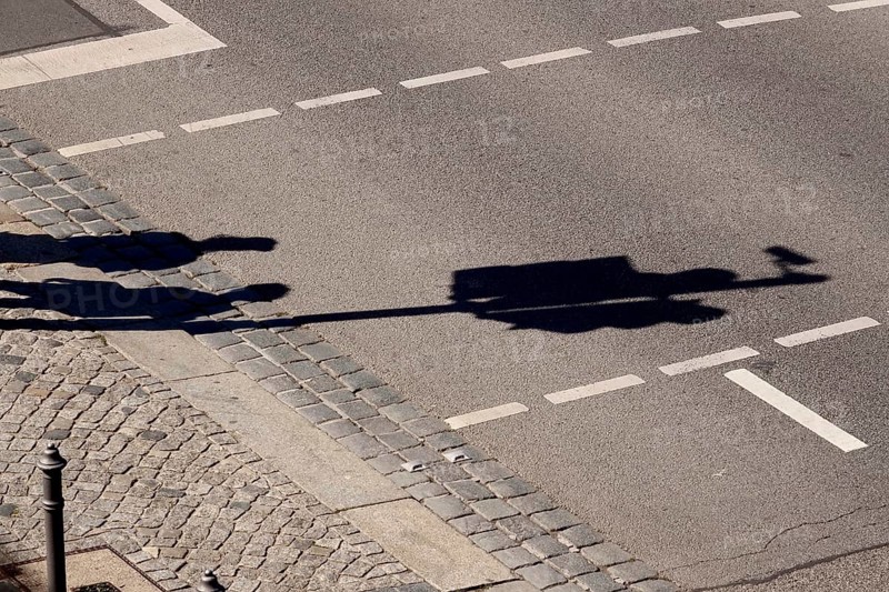 Passers-by and traffic light, Shadow, Germany