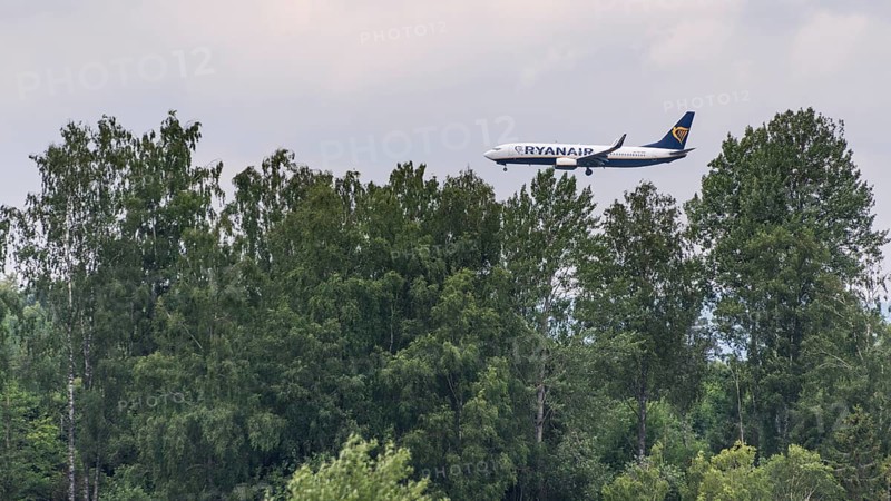 Ryanair passenger aircraft approaching Oslo-Gardermoen Airport, UIllensaker, Akershus County, Norway