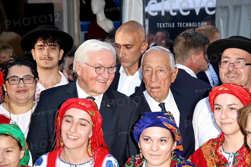 Federal President Frank-Walter Steinmeier and H.E. Marcelo Rebelo de Sousa President of the Portuguese Republic with Portuguese dancers - Citizens' Festival of the Federal President, Bellevue Palace, Berlin, 12.9.25
