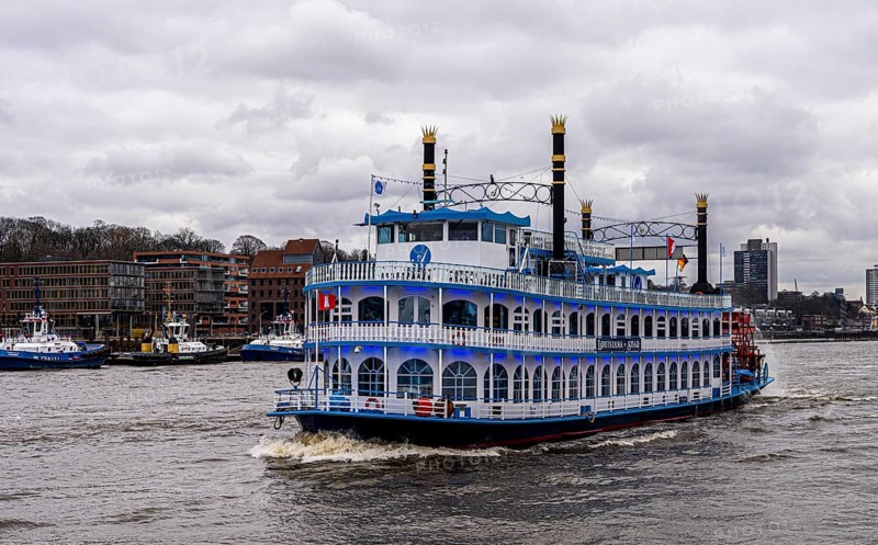 Paddle steamer Louisiana Star on the Elbe, Hamburg, Germany