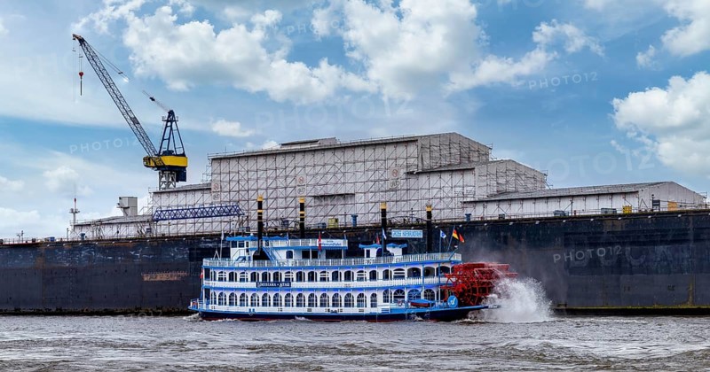 Paddle steamer Louisiana Star on the Elbe, Hamburg, Germany