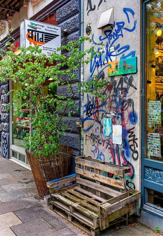 Graffiti on architecture in the Schanzenviertel Altona, Hamburg, Germany