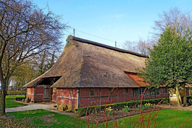 Building with thatched roof, Bad Zwischenahn, Ammerland, Lower Saxony, Germany
