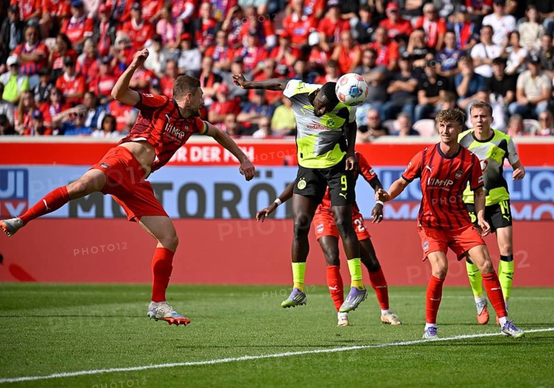 Goal kick Action Goal chance Serhou Guirassy Borussia Dortmund BVB (09) Voith-Arena, Heidenheim, Baden-Württemberg, Germany