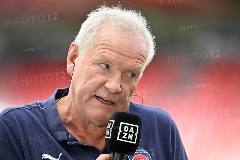 Chairman of the Board Managing Director Holger Sanwald 1. FC Heidenheim 1846 FCH Portrait in interview Microphone Micro Logo DAZN Voith-Arena, Heidenheim, Baden-Württemberg, Germany