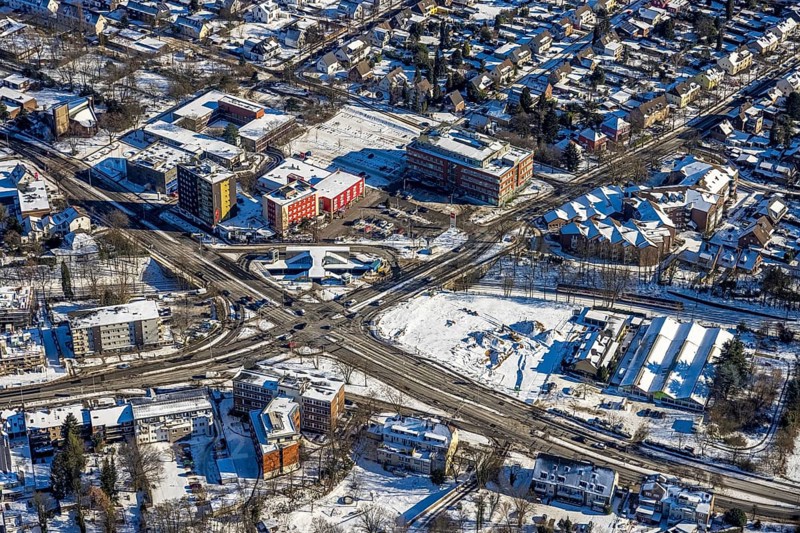 Aerial view, crossing Sittardsberg, Hotel Sittardsberg-Schenkel, Wanheim-Angerhausen, Duisburg, Ruhr area, North Rhine-Westphalia, Germany, DE, Europe, gastronomy, hotel, hotel facilities, hotel business, aerial view, aerial photography, aerial photography, snow, tram stop, road traffic, overview, traffic, traffic volume, bird's eye view, winter, birds-eyes view, cleared road traffic, overview