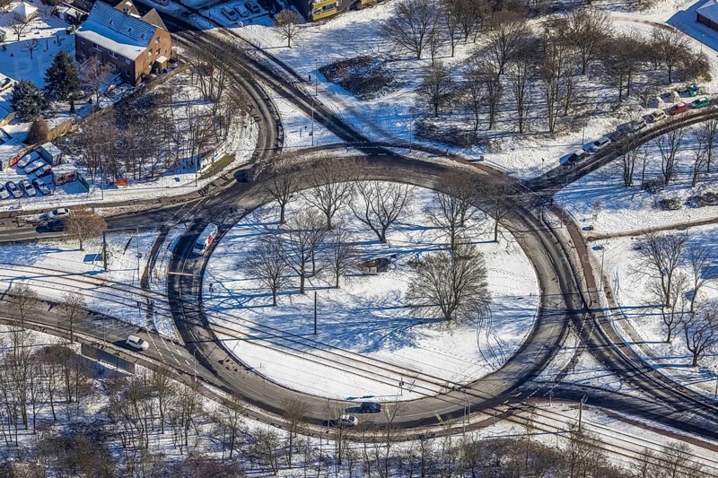 Aerial view, roundabout Obere Kaiserswerther Straße, Ehinger Straße, Wanheim-Angerhausen, Duisburg, Ruhr area, North Rhine-Westphalia, Germany, DE, Europe, shapes and colours, roundabout, aerial view, aerial photography, aerial photography, snow, road traffic, overview, bird's eye view, winter, birds-eyes view, cleared road traffic, overview