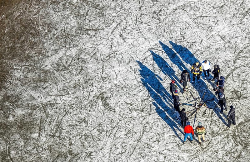 Aerial view, frozen Rhine meadow Ehingen, ice hockey players, Mündelheim, Duisburg, Ruhr area, North Rhine-Westphalia, Germany, DE, ice surface, Europe, leisure, hobby, aerial photography, aerial photography, aerial photography, snow, sports, overview, bird's eye view, winter, birds-eyes view, frozen Rhine meadows, cleared roads, overview