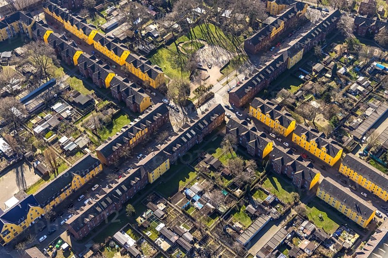 Aerial view, Duisburg Jupp colony, workers' housing estate with terraced houses, Steigerstraße, Stollenstraße, Glückaufstraße, yellow house facades, Alt-Hamborn, Duisburg, Ruhr area, North Rhine-Westphalia, Germany, workers' housing estate, construction project, DE, Europe, Josefs-Kolonie, aerial view, aerial photography, aerial photography, overview, bird's-eye view, factory housing estate, birds-eyes view, overview, yellow terraced houses