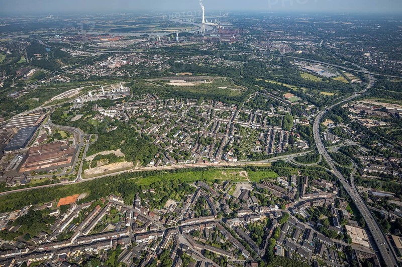 Aerial view, residential area, district Untermeiderich, Duisburg, Ruhr area, North Rhine-Westphalia, Germany, DE, Europe, property tax, real estate, Lime tree Gas, aerial view, aerial photography, aerial photography, overview, bird's-eye view, housing estate, living and living, residential area, residential buildings, quality of living, housing estate, birds-eyes view, overview