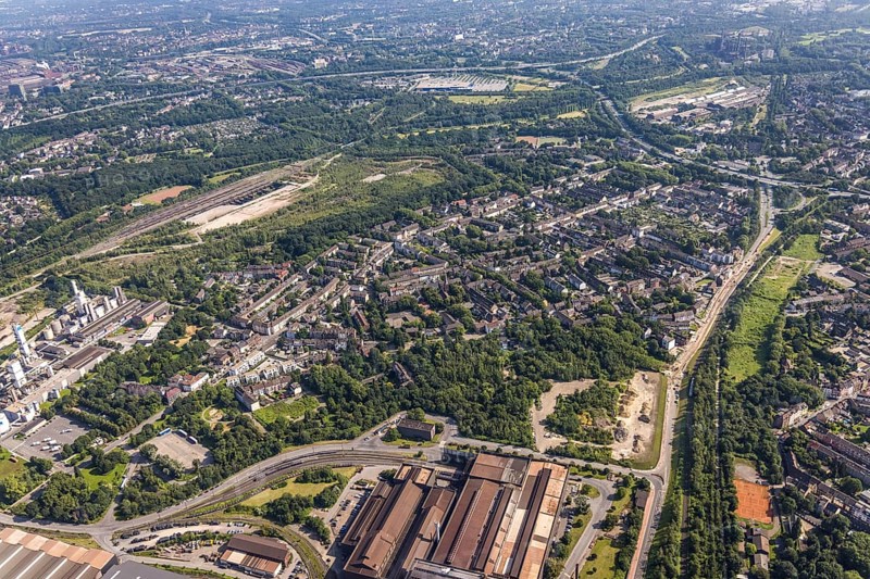 Aerial view, residential area, district Untermeiderich, Duisburg, Ruhr area, North Rhine-Westphalia, Germany, DE, Europe, property tax, real estate, Lime tree Gas, aerial view, aerial photography, aerial photography, overview, bird's-eye view, housing estate, living and living, residential area, residential buildings, quality of living, housing estate, birds-eyes view, overview