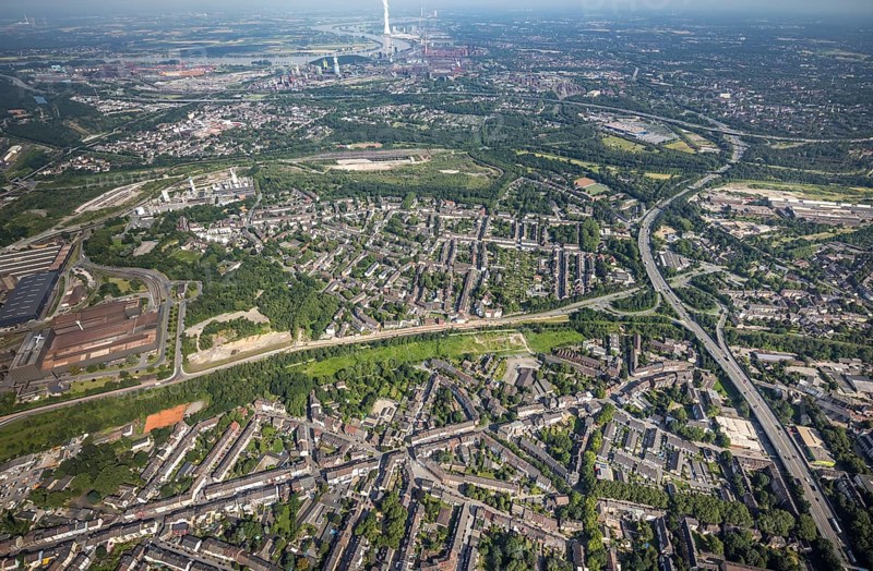 Aerial view, residential area, district Untermeiderich, Duisburg, Ruhr area, North Rhine-Westphalia, Germany, DE, Europe, property tax, real estate, Lime tree Gas, aerial view, aerial photography, aerial photography, overview, bird's-eye view, housing estate, living and living, residential area, residential buildings, quality of living, housing estate, birds-eyes view, overview
