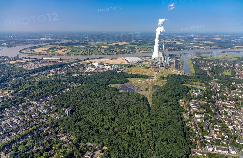 Aerial view, STEAG Walsum CHP plant, development and new warehouses logport VI with new warehouses, river Rhine, Aldenrade, Duisburg, Ruhr area, North Rhine-Westphalia, Germany, construction work, construction area, building site, building plots, construction project, construction site, DE, vapour cloud, development, Europe, industrial area, commercial area, commercial use, cogeneration plant, industrial facilities, industrial area, industrial site, capacity requirements, aerial view, aerial photography, aerial photography, new construction, smoke cloud, overview, bird's-eye view, former Walsum colliery, logport VI, overview