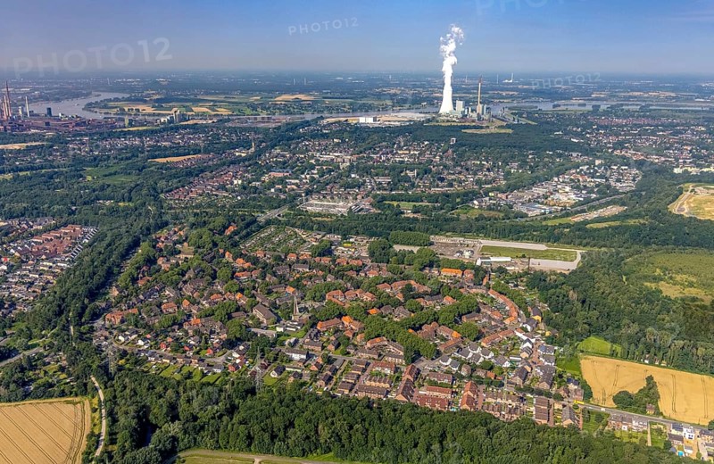 Aerial view, view of Wehofen with STEAG cogeneration plant Walsum, development and new warehouses logport VI, river Rhine, district Wehofen, Duisburg, Ruhr area, North Rhine-Westphalia, Germany, construction work, construction area, building site, building plots, construction measure, construction project, construction site, DE, vapour cloud, development, Europe, commercial area, commercial area, commercial use, property tax, thermal power station, real estate, industrial facilities, industrial area, industrial site, capacity requirements, aerial view, aerial photography, aerial photography, new build, smoke cloud, overview, bird's-eye view, housing estate, housing and living, residential area, residential buildings, housing quality, residential neighbourhood, housing estate, birds-eyes view, former Walsum colliery, logport VI, overview