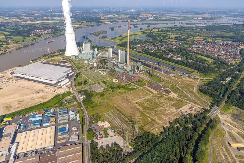 Aerial view, STEAG cogeneration plant Walsum, development and new warehouses logport VI, river Rhine, Alt-Walsum, Duisburg, Ruhr area, North Rhine-Westphalia, Germany, construction work, construction area, construction site, building plots, construction project, construction site, DE, development, Europe, industrial area, commercial area, commercial use, cogeneration plant, industrial facilities, industrial area, industrial site, capacity requirements, aerial view, aerial photography, aerial photography, new construction, overview, bird's-eye view, birds-eyes view, former Walsum colliery, logport VI, overview