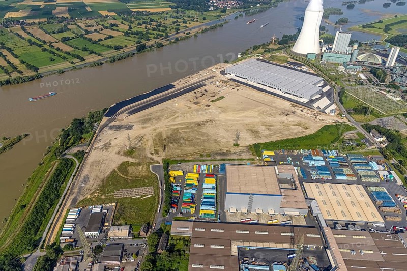 Aerial view, STEAG cogeneration plant Walsum, development and new warehouses logport VI, river Rhine, Alt-Walsum, Duisburg, Ruhr area, North Rhine-Westphalia, Germany, construction work, construction area, construction site, building plots, construction project, construction site, DE, development, Europe, industrial area, commercial area, commercial use, cogeneration plant, industrial facilities, industrial area, industrial site, capacity requirements, aerial view, aerial photography, aerial photography, new construction, overview, bird's-eye view, birds-eyes view, former Walsum colliery, logport VI, overview
