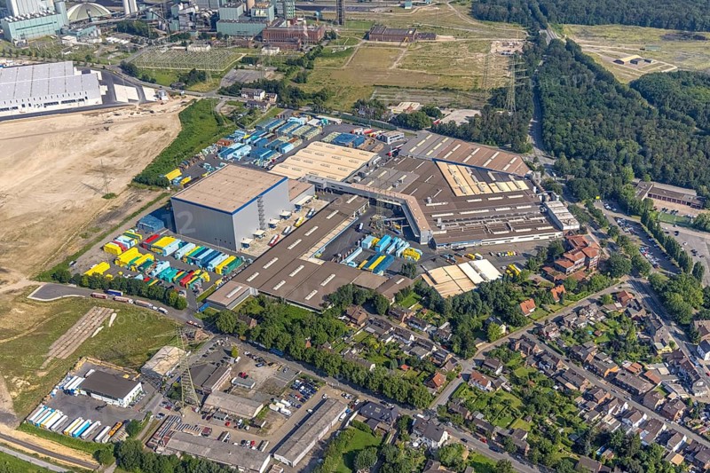 Aerial view, STEAG cogeneration plant Walsum, development and new warehouses logport VI, river Rhine, Alt-Walsum, Duisburg, Ruhr area, North Rhine-Westphalia, Germany, construction work, construction area, construction site, building plots, construction project, construction site, DE, development, Europe, industrial area, commercial area, commercial use, cogeneration plant, industrial facilities, industrial area, industrial site, capacity requirements, aerial view, aerial photography, aerial photography, new construction, overview, bird's-eye view, birds-eyes view, former Walsum colliery, logport VI, overview