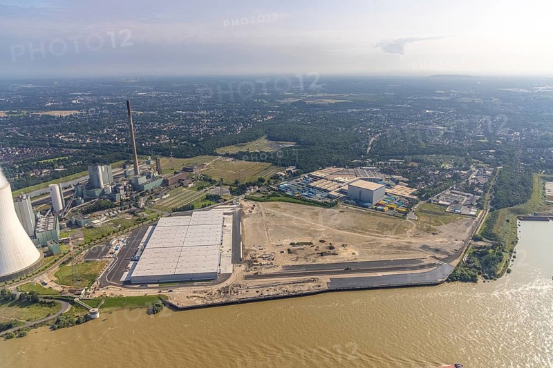 Aerial view, STEAG cogeneration plant Walsum, development and new warehouses logport VI, river Rhine, Alt-Walsum, Duisburg, Ruhr area, North Rhine-Westphalia, Germany, construction work, construction area, construction site, building plots, construction project, construction site, DE, development, Europe, industrial area, commercial area, commercial use, cogeneration plant, industrial facilities, industrial area, industrial site, capacity requirements, aerial view, aerial photography, aerial photography, new construction, overview, bird's-eye view, birds-eyes view, former Walsum colliery, logport VI, overview