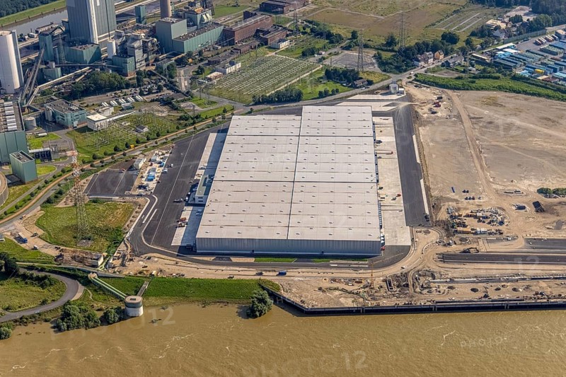 Aerial view, STEAG cogeneration plant Walsum, development and new warehouses logport VI, river Rhine, Alt-Walsum, Duisburg, Ruhr area, North Rhine-Westphalia, Germany, construction work, construction area, construction site, building plots, construction project, construction site, DE, development, Europe, industrial area, commercial area, commercial use, cogeneration plant, industrial facilities, industrial area, industrial site, capacity requirements, aerial view, aerial photography, aerial photography, new construction, overview, bird's-eye view, birds-eyes view, former Walsum colliery, logport VI, overview