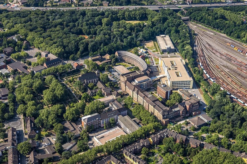 Aerial photo, HELIOS St. Johannes Klinik Duisburg, Katholisches Klinikum Duisburg Gmbh, Alt-Hamborn, Duisburg, Ruhr area, North Rhine-Westphalia, Germany, DE, Europe, healthcare, hospital, clinic, clinic centre, hospital, aerial photograph, aerial photography, aerial photography, medical facility, medical aid, overview, bird's eye view, overview, medical care