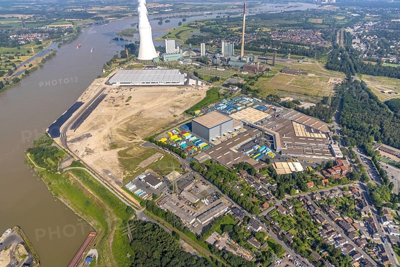 Aerial view, STEAG cogeneration plant Walsum, development and new warehouses logport VI, river Rhine, Alt-Walsum, Duisburg, Ruhr area, North Rhine-Westphalia, Germany, construction work, construction area, construction site, building plots, construction project, construction site, DE, development, Europe, industrial area, commercial area, commercial use, cogeneration plant, industrial facilities, industrial area, industrial site, capacity requirements, aerial view, aerial photography, aerial photography, new construction, overview, bird's-eye view, birds-eyes view, former Walsum colliery, logport VI, overview