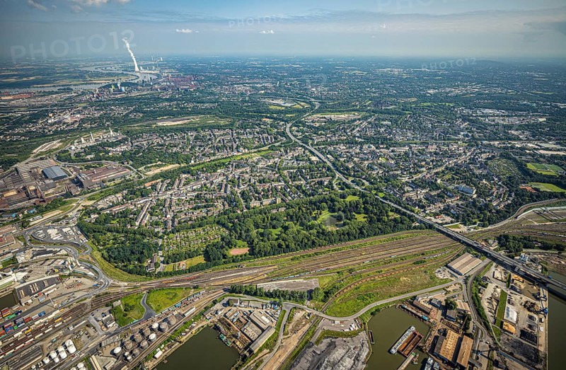 Aerial view, residential area, district Untermeiderich, Duisburg, Ruhr area, North Rhine-Westphalia, Germany, DE, Europe, property tax, real estate, Lime tree Gas, aerial view, aerial photography, aerial photography, overview, bird's-eye view, housing estate, living and living, residential area, residential buildings, quality of living, housing estate, birds-eyes view, overview
